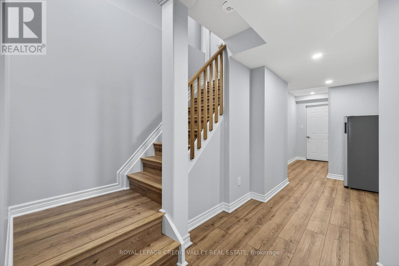 Photo 8 of 29 Janes Crescent, New Tecumseth ON