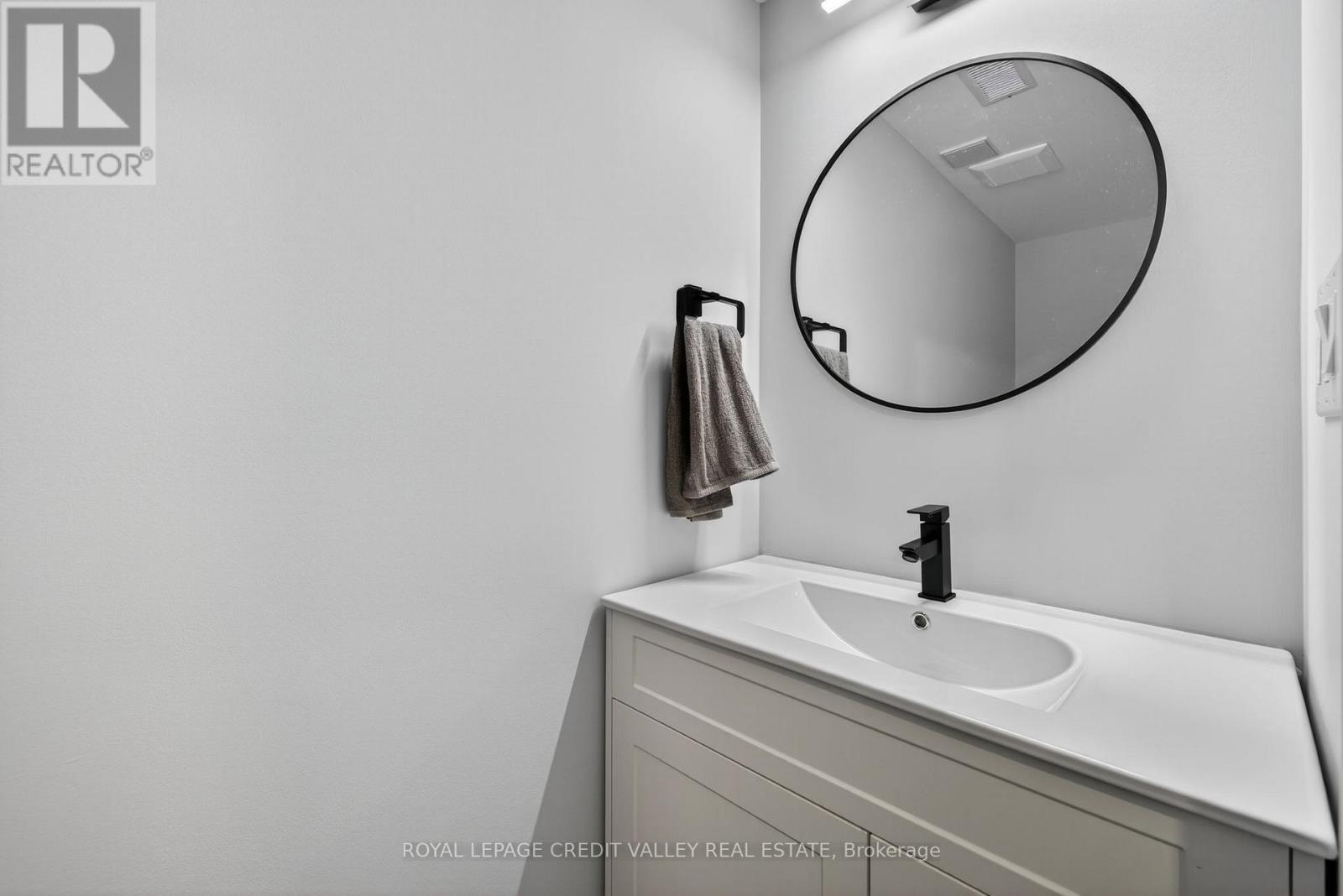 Photo 29 of 29 Janes Crescent, New Tecumseth ON