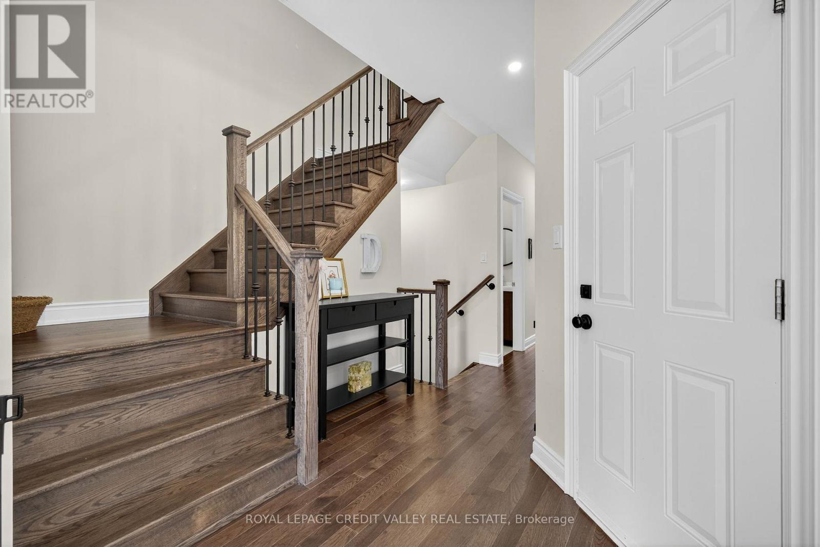 Photo 26 of 29 Janes Crescent, New Tecumseth ON