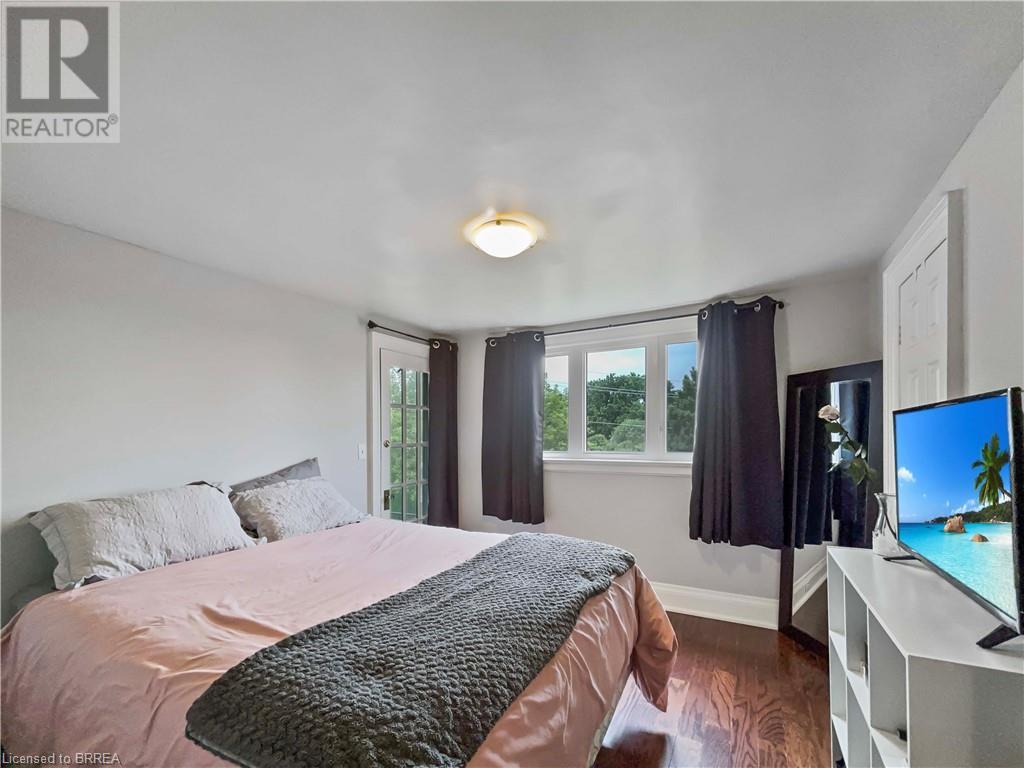 Photo 6 of 138 Cockshutt Road, Brantford ON