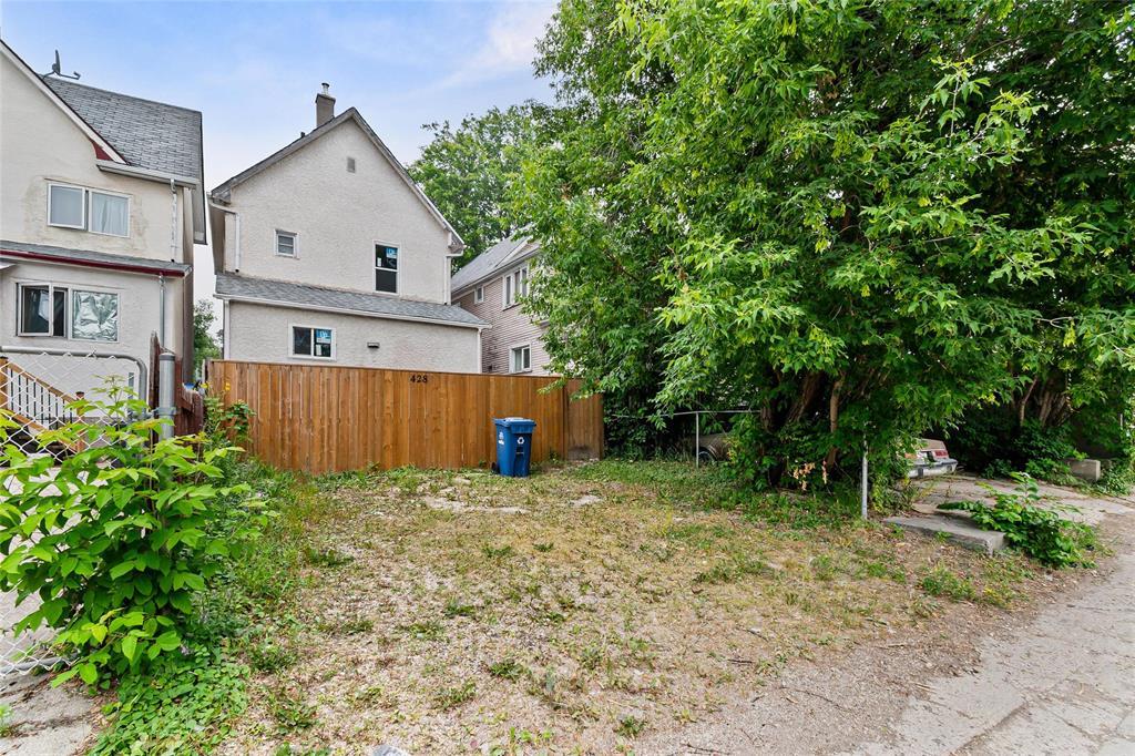 Photo 10 of 428 Beverley Street, Winnipeg MB