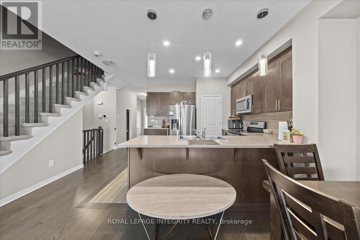 Photo 29 of 14 Hackney Private, Ottawa ON