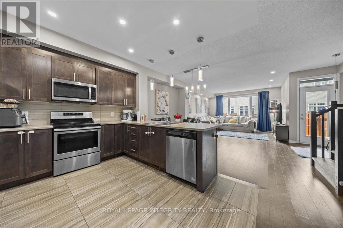 Photo 27 of 14 Hackney Private, Ottawa ON