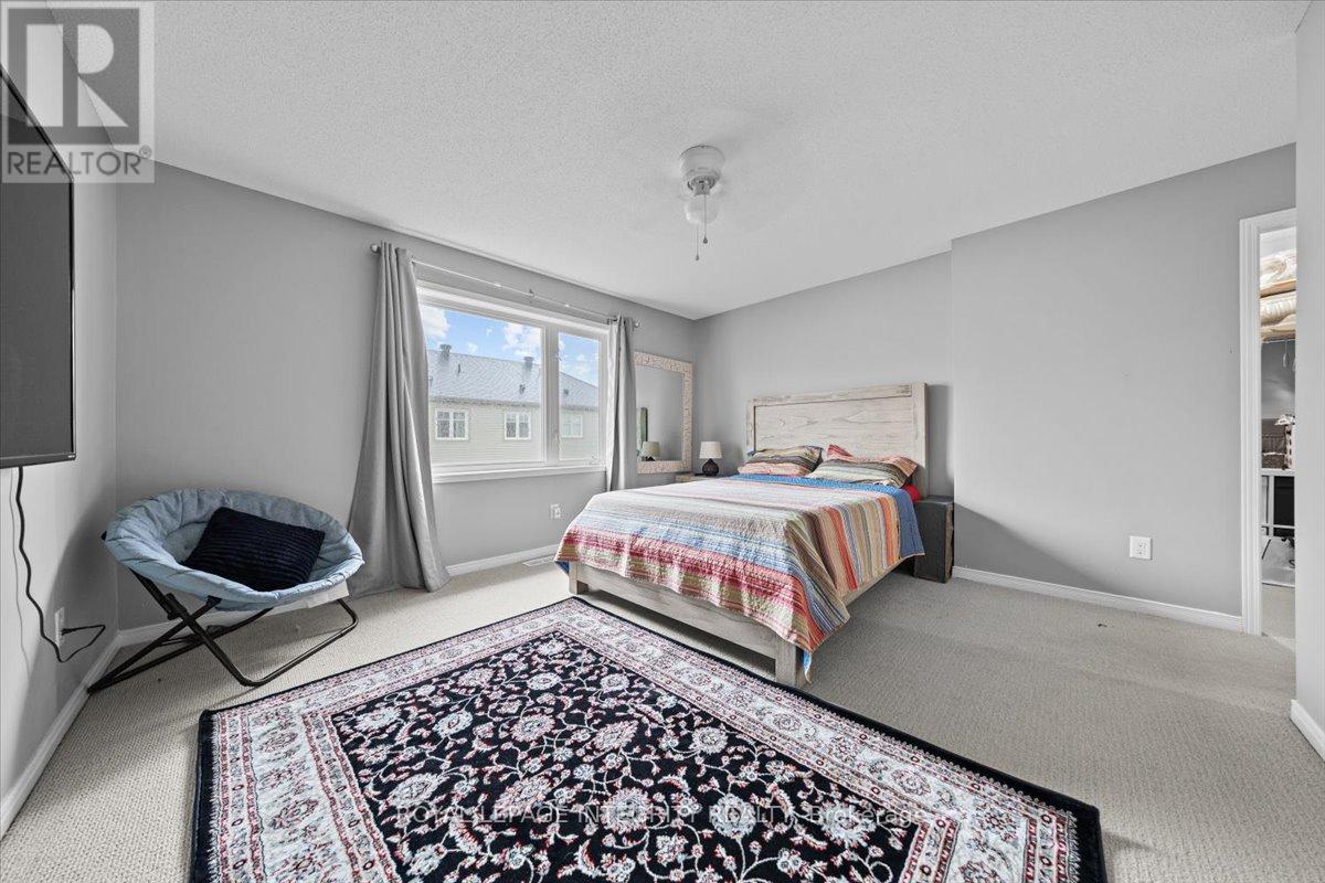 Photo 26 of 14 Hackney Private, Ottawa ON