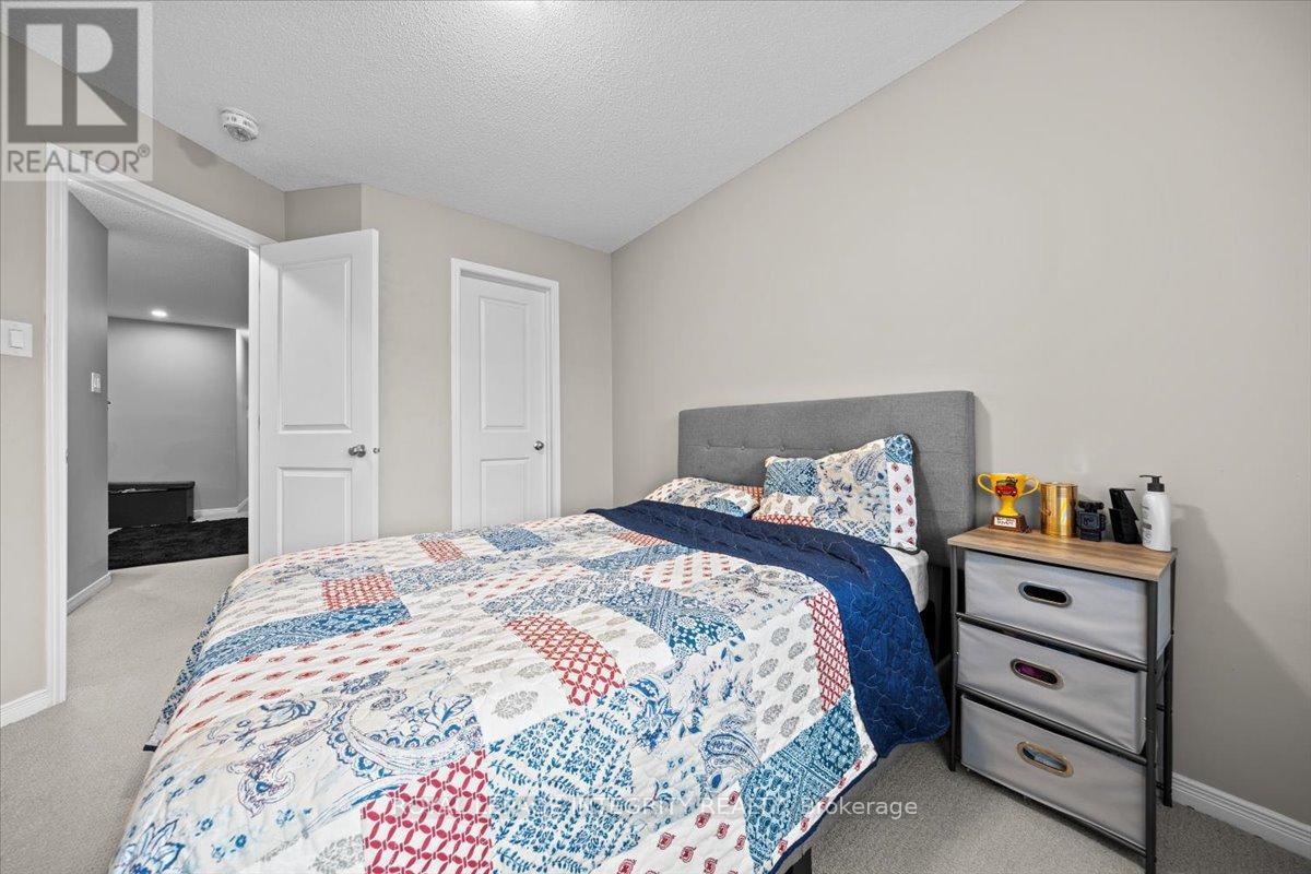 Photo 18 of 14 Hackney Private, Ottawa ON