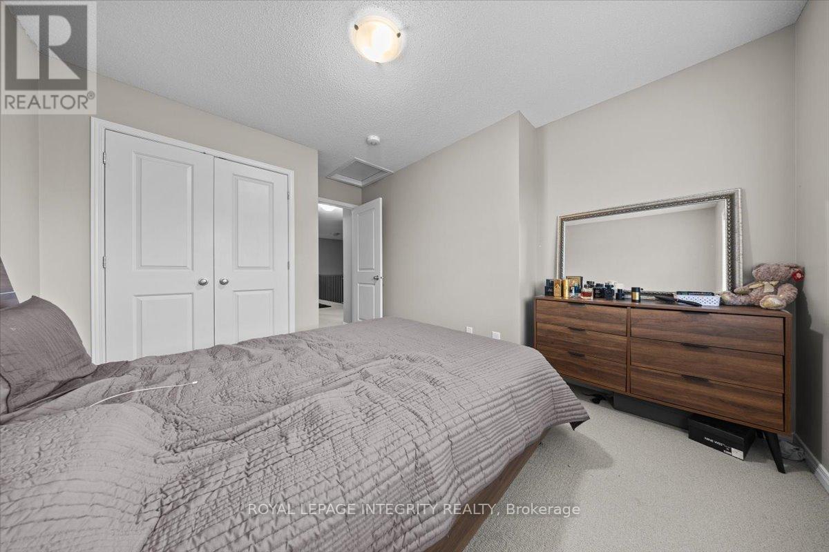 Photo 24 of 14 Hackney Private, Ottawa ON