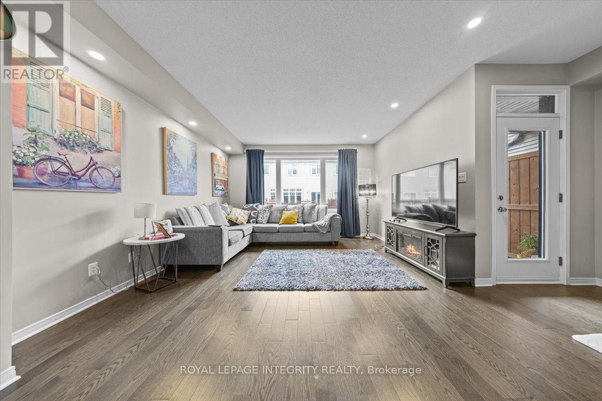 Photo 30 of 14 Hackney Private, Ottawa ON