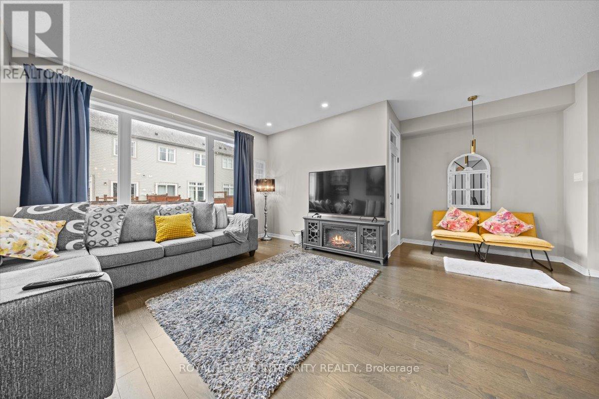 Photo 36 of 14 Hackney Private, Ottawa ON