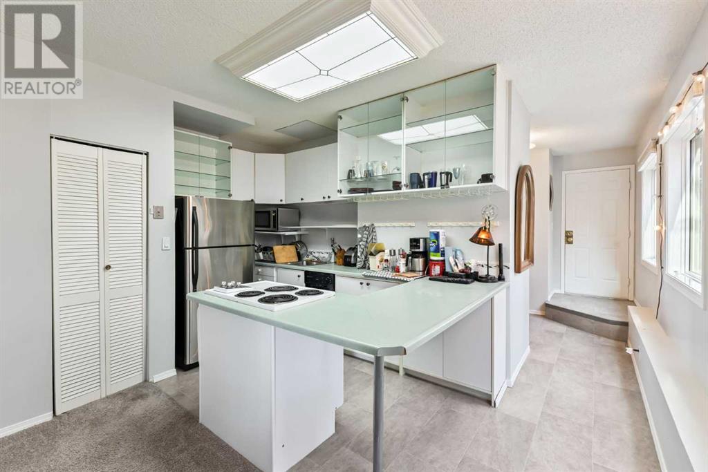 Photo 9 of 2441 25 A Street Sw, Calgary AB