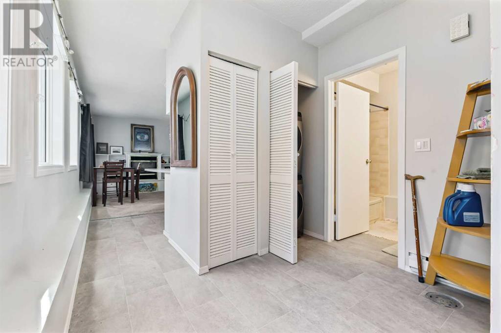 Photo 3 of 2441 25 A Street Sw, Calgary AB