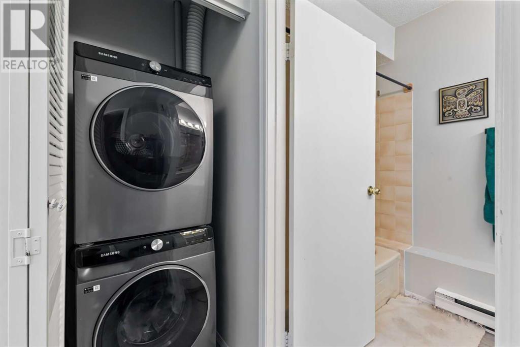 Photo 10 of 2441 25 A Street Sw, Calgary AB