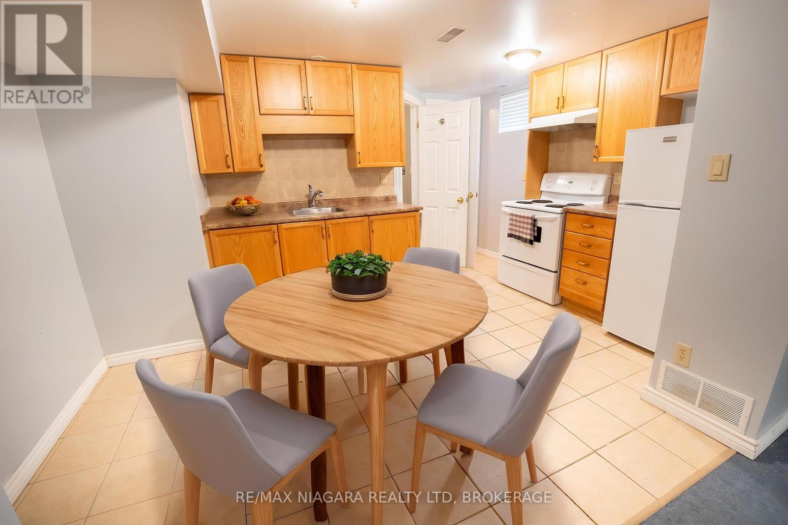 Photo 31 of 5 St Peter Street, St Catharines ON