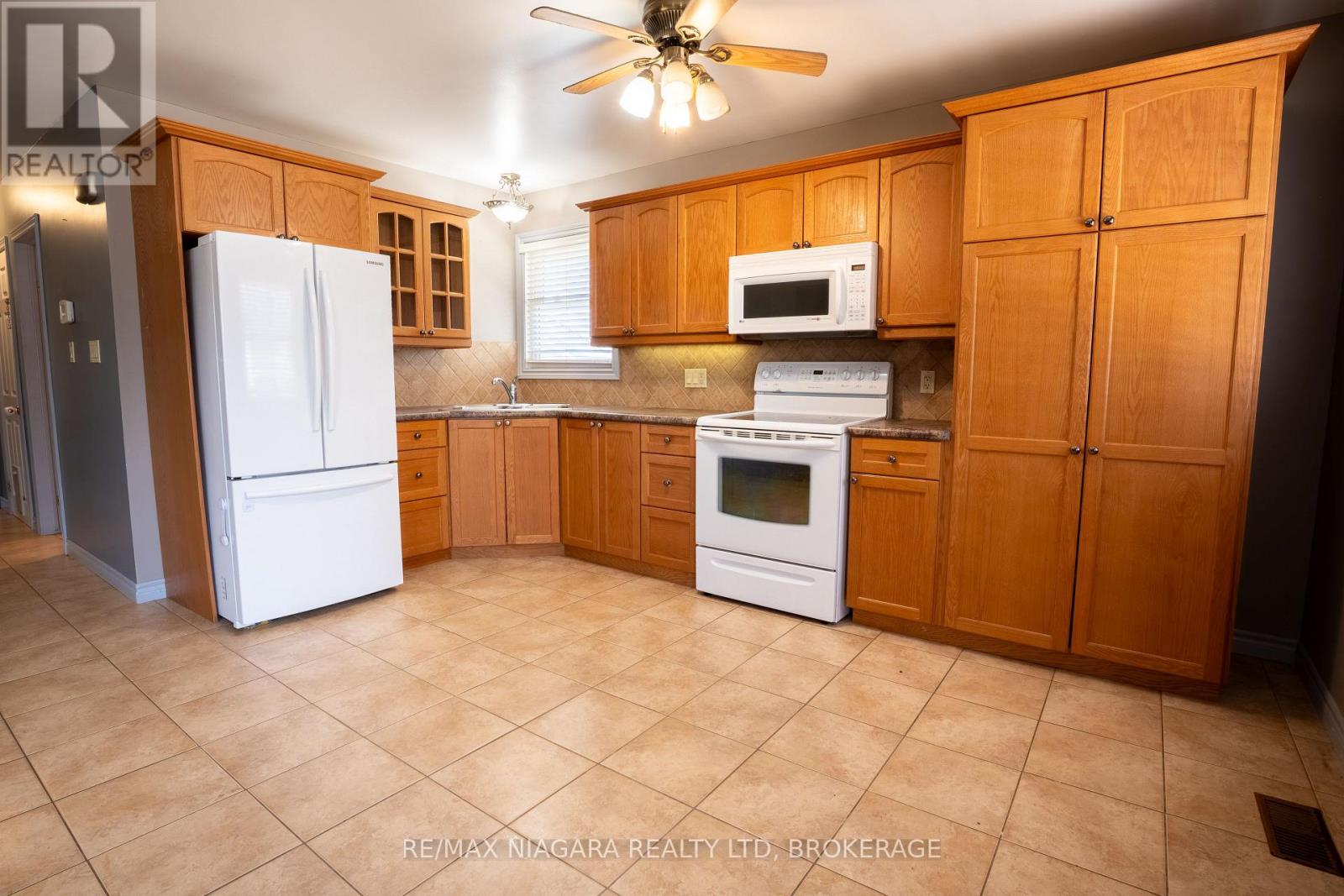 Photo 32 of 5 St Peter Street, St Catharines ON