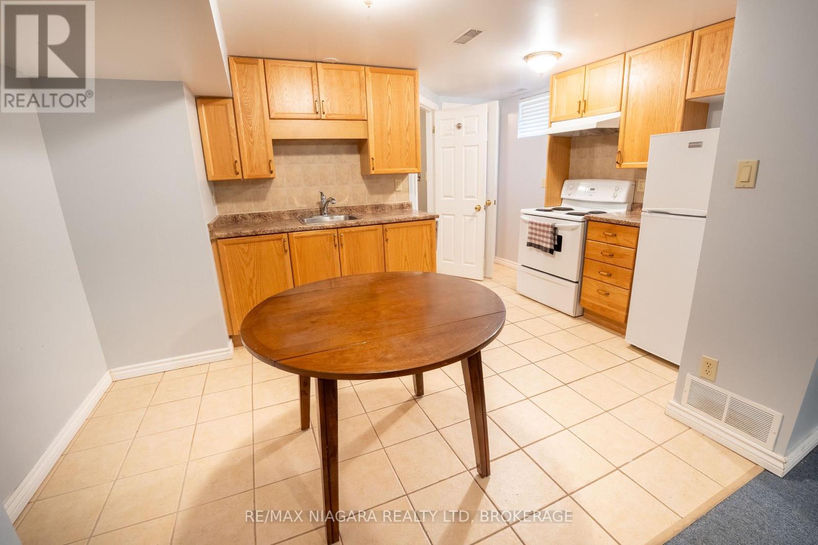 Photo 12 of 5 St Peter Street, St Catharines ON