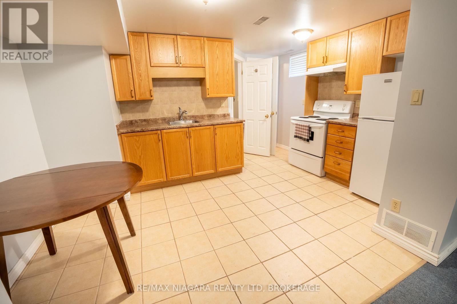 Photo 14 of 5 St Peter Street, St Catharines ON