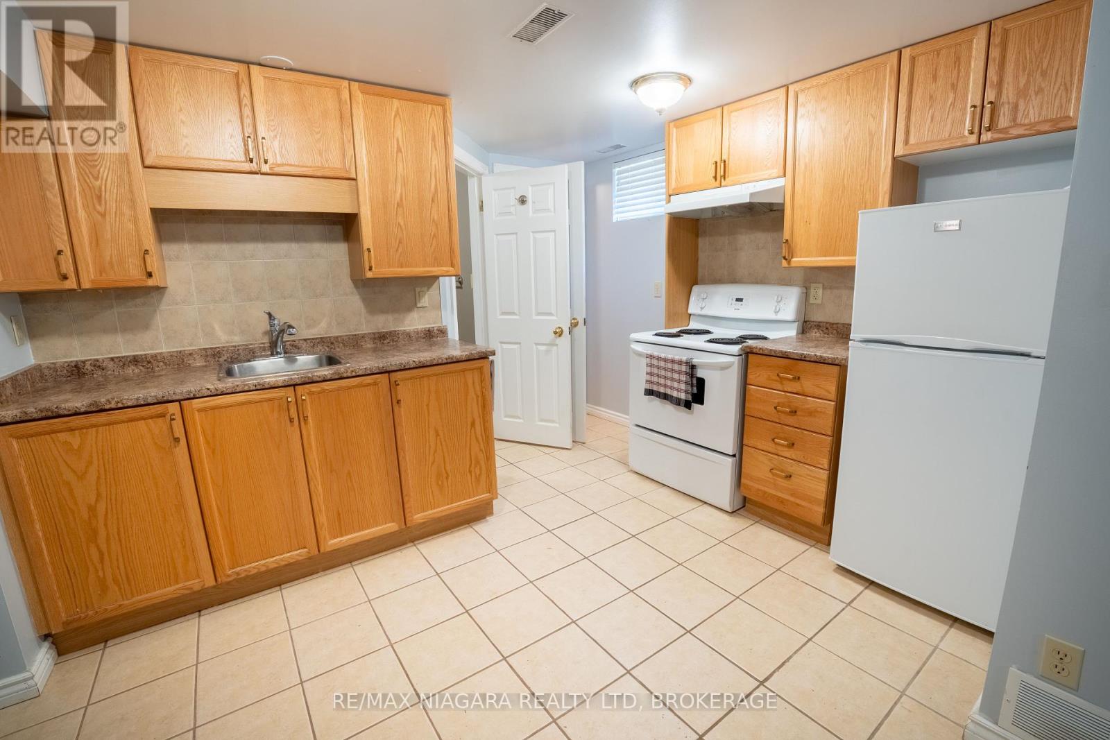 Photo 7 of 5 St Peter Street, St Catharines ON