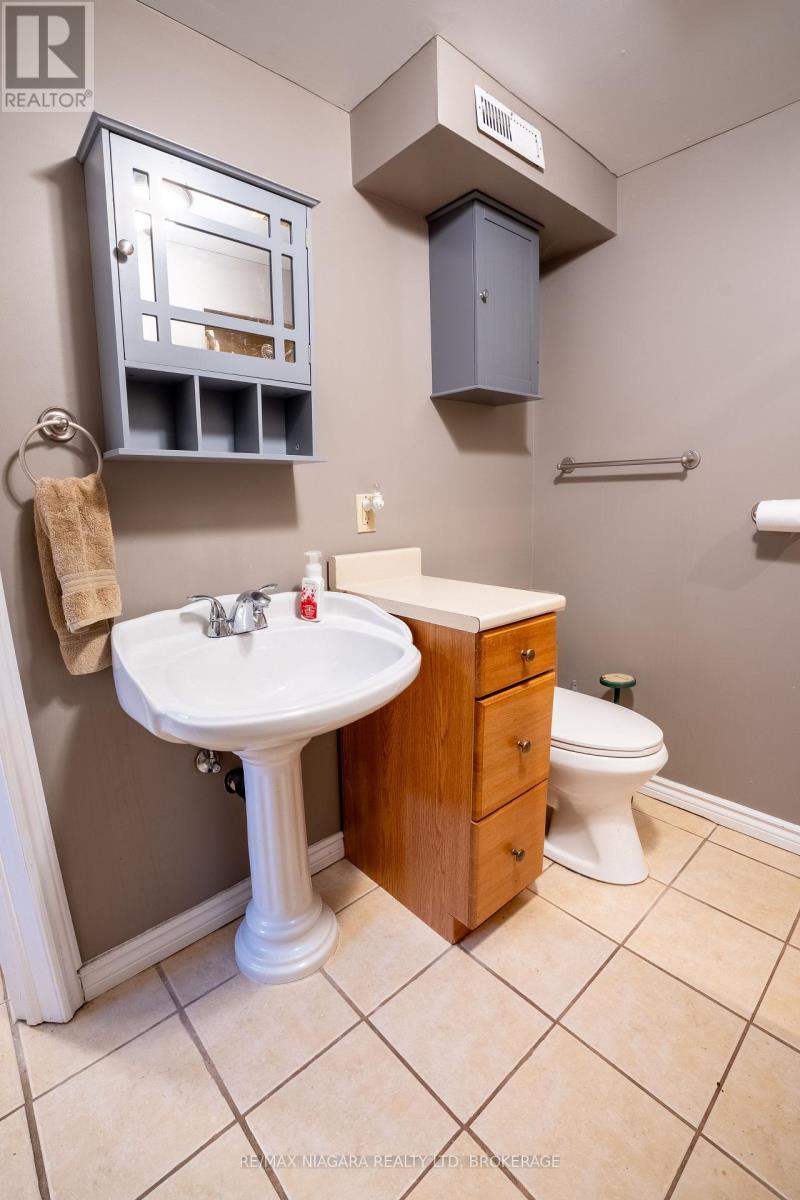 Photo 11 of 5 St Peter Street, St Catharines ON