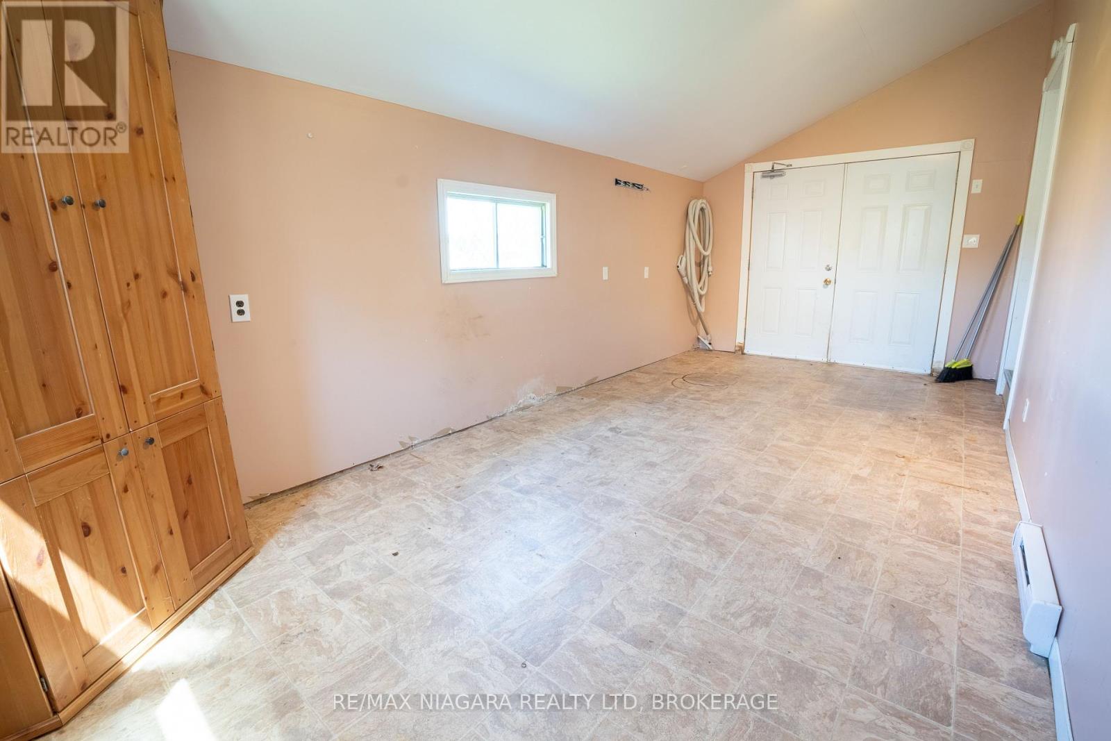Photo 22 of 5 St Peter Street, St Catharines ON