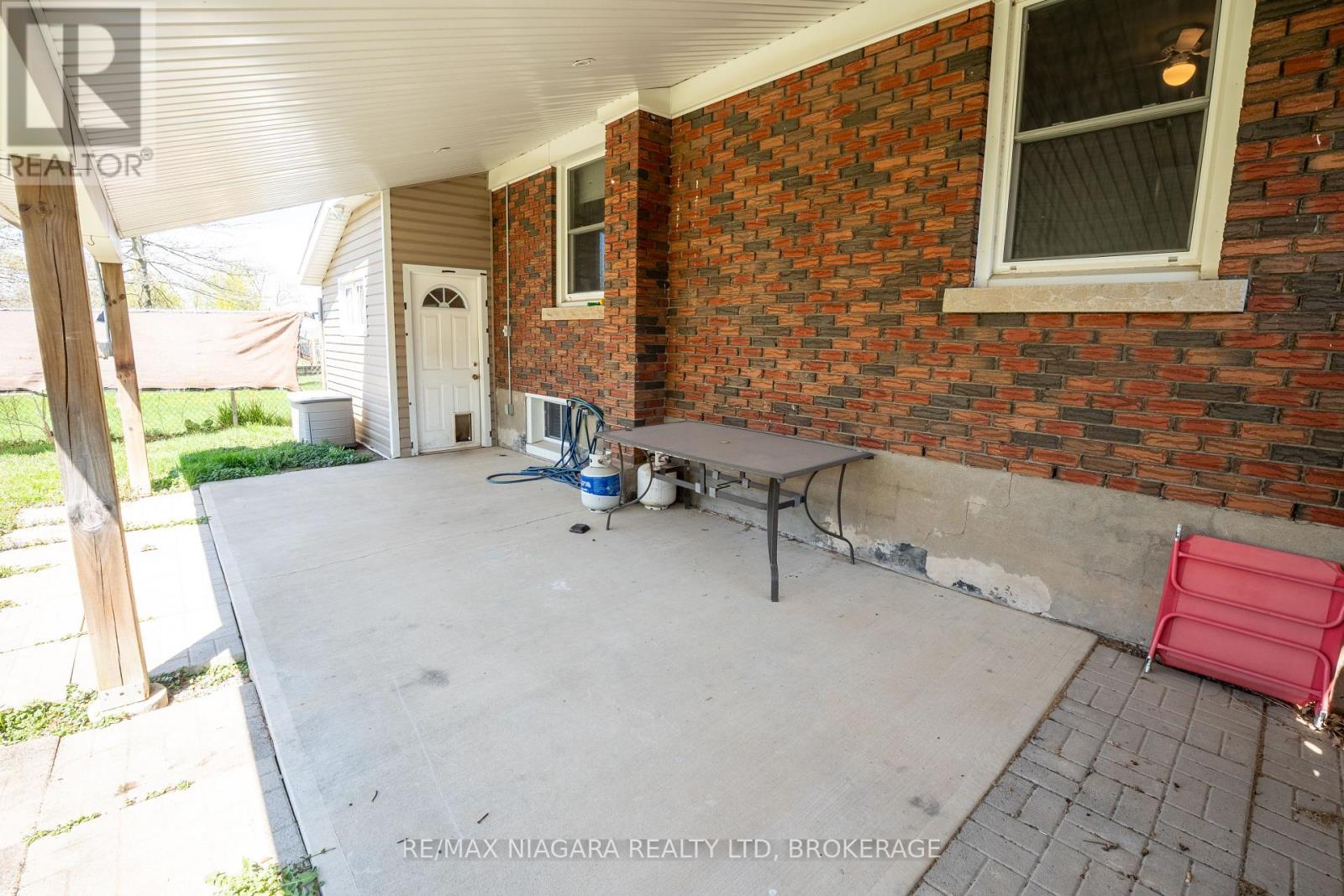 Photo 3 of 5 St Peter Street, St Catharines ON