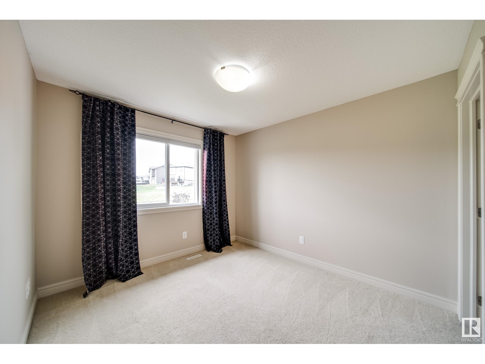 Photo 27 of 17044 43 St Nw, Edmonton AB