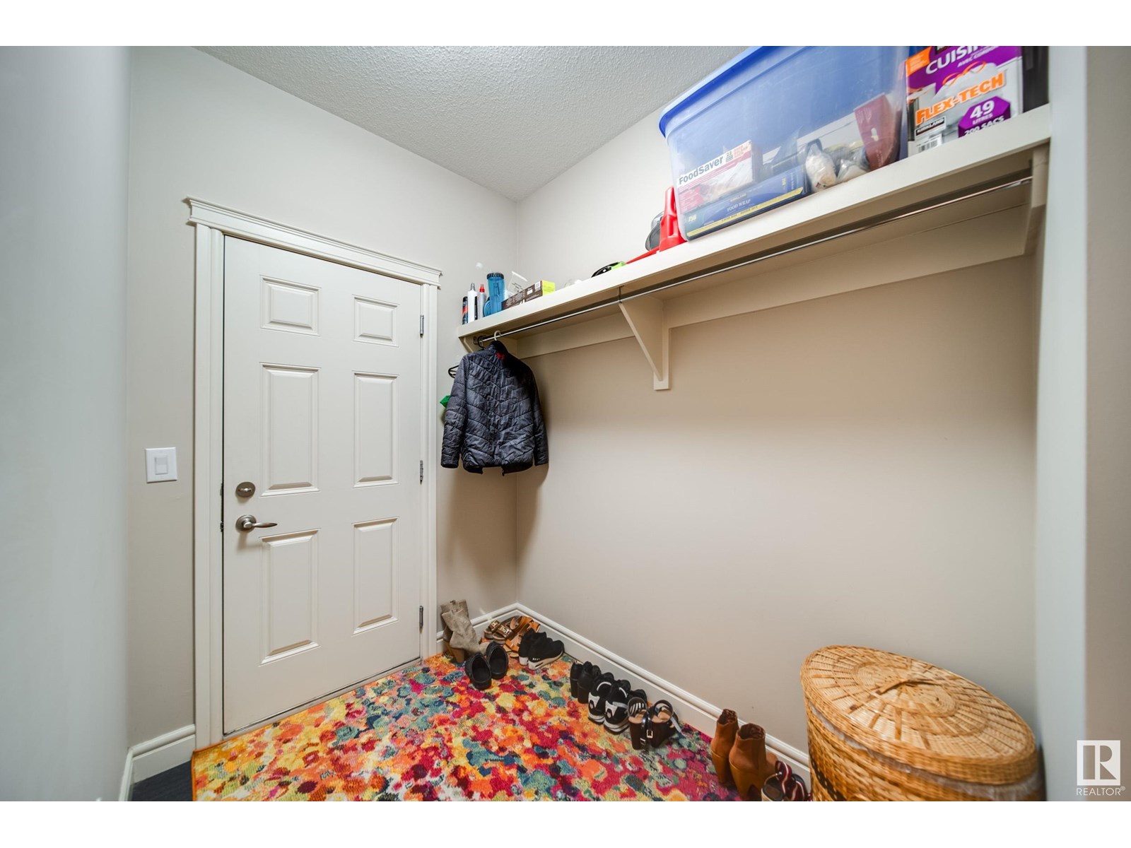 Photo 9 of 17044 43 St Nw, Edmonton AB