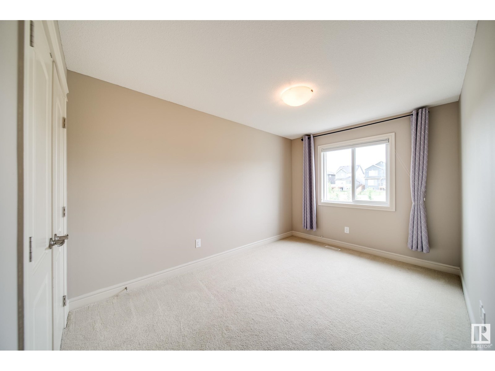 Photo 24 of 17044 43 St Nw, Edmonton AB