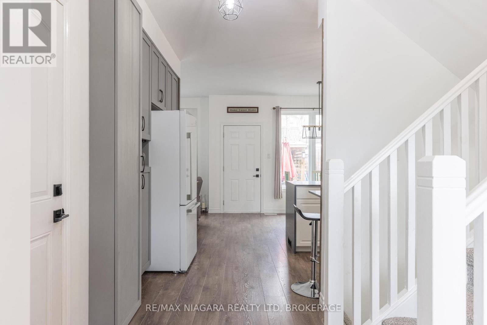 Photo 3 of 203 Cambridge Road E, Fort Erie ON