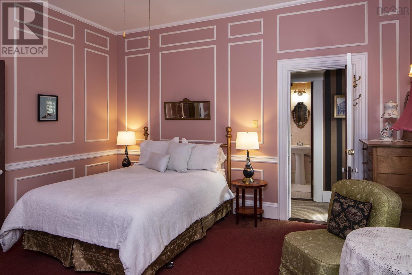 Property 11 of 29 of 27 Willow Street