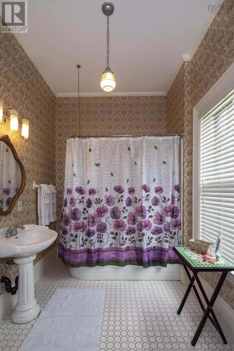 Property 8 of 29 of 27 Willow Street