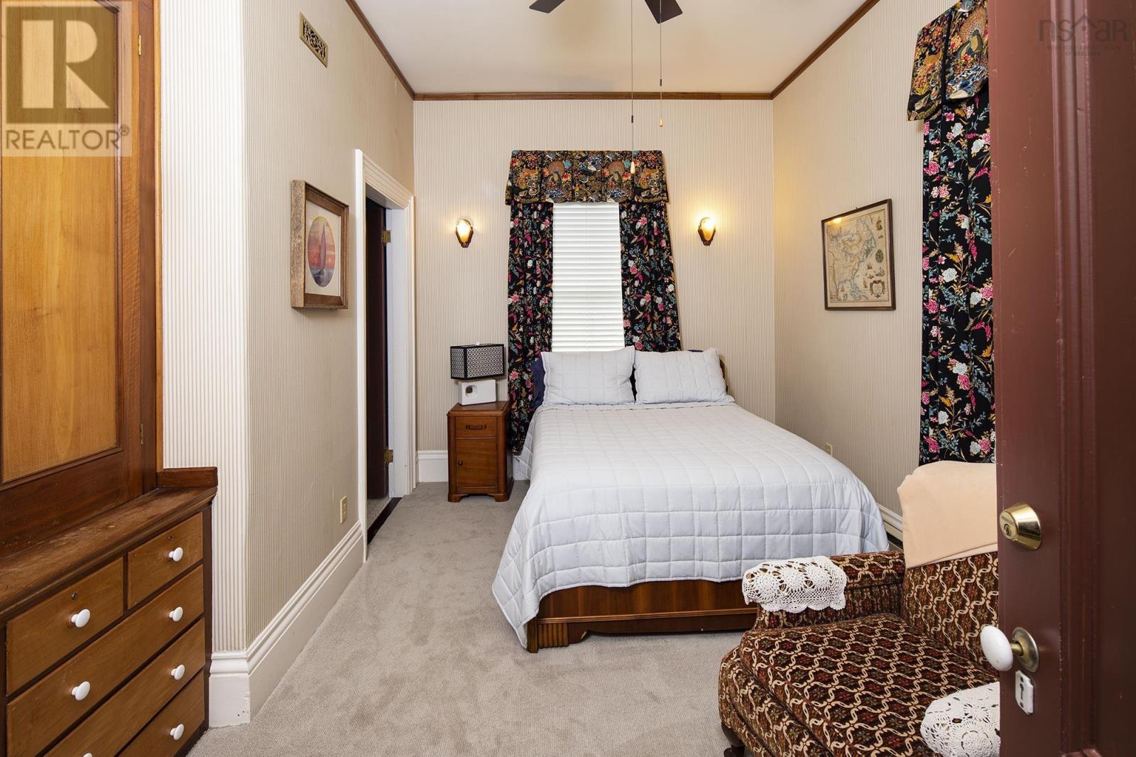 Property 22 of 29 of 27 Willow Street