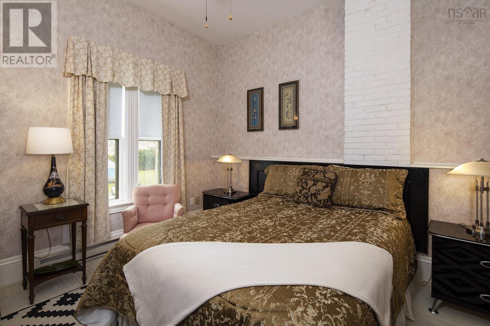 Property 7 of 29 of 27 Willow Street