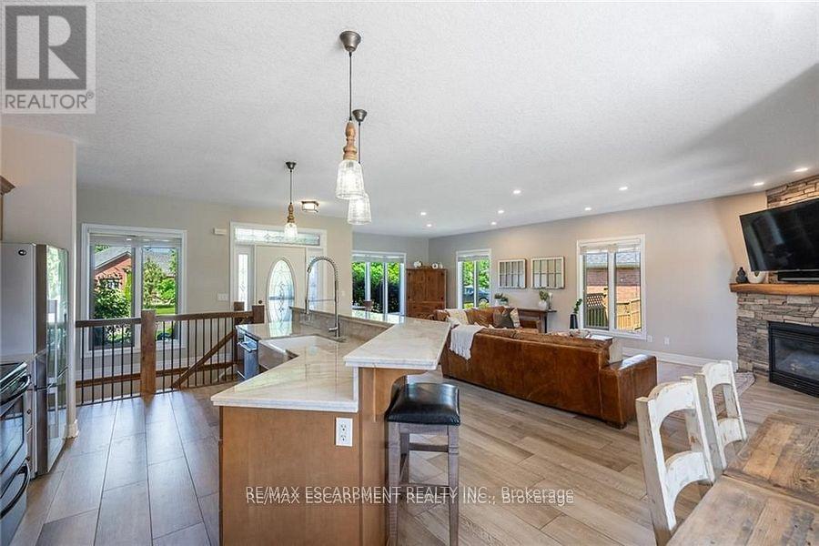 Photo 28 of 46 Sea Breeze Drive, Norfolk ON