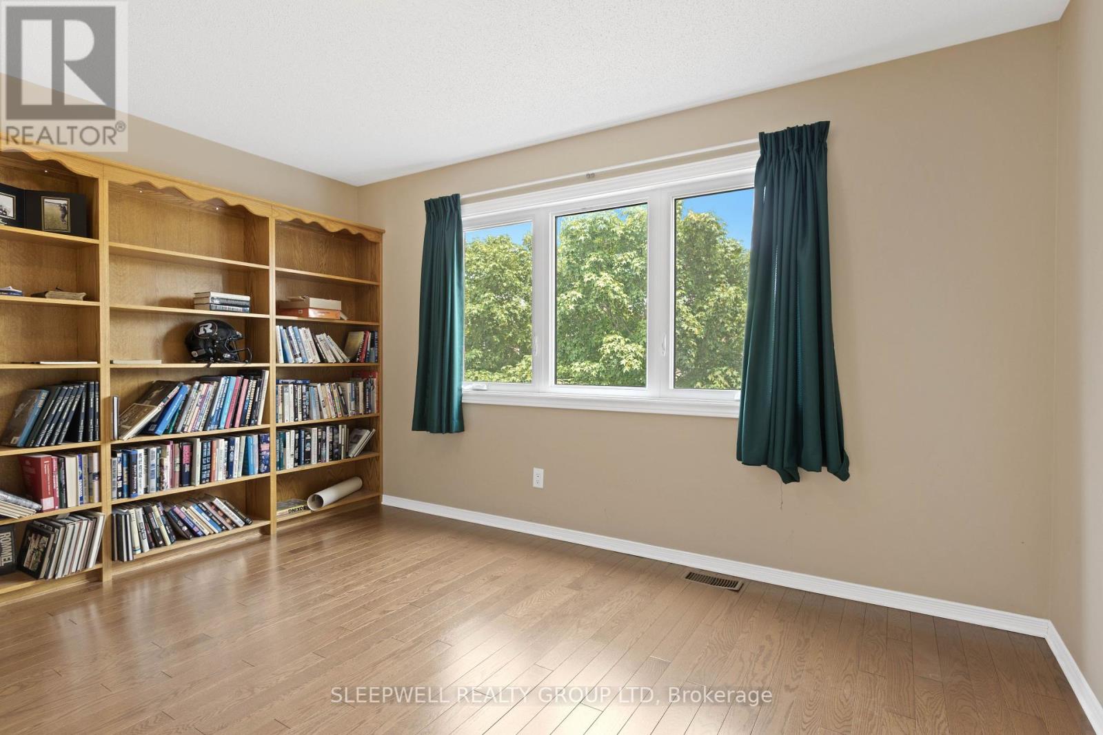 Photo 17 of 12 Cedar Park Street, Ottawa ON