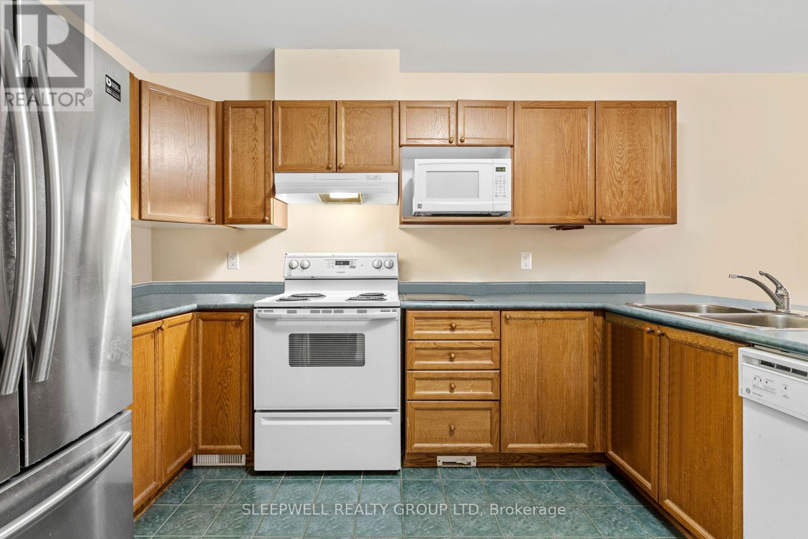 Photo 9 of 12 Cedar Park Street, Ottawa ON