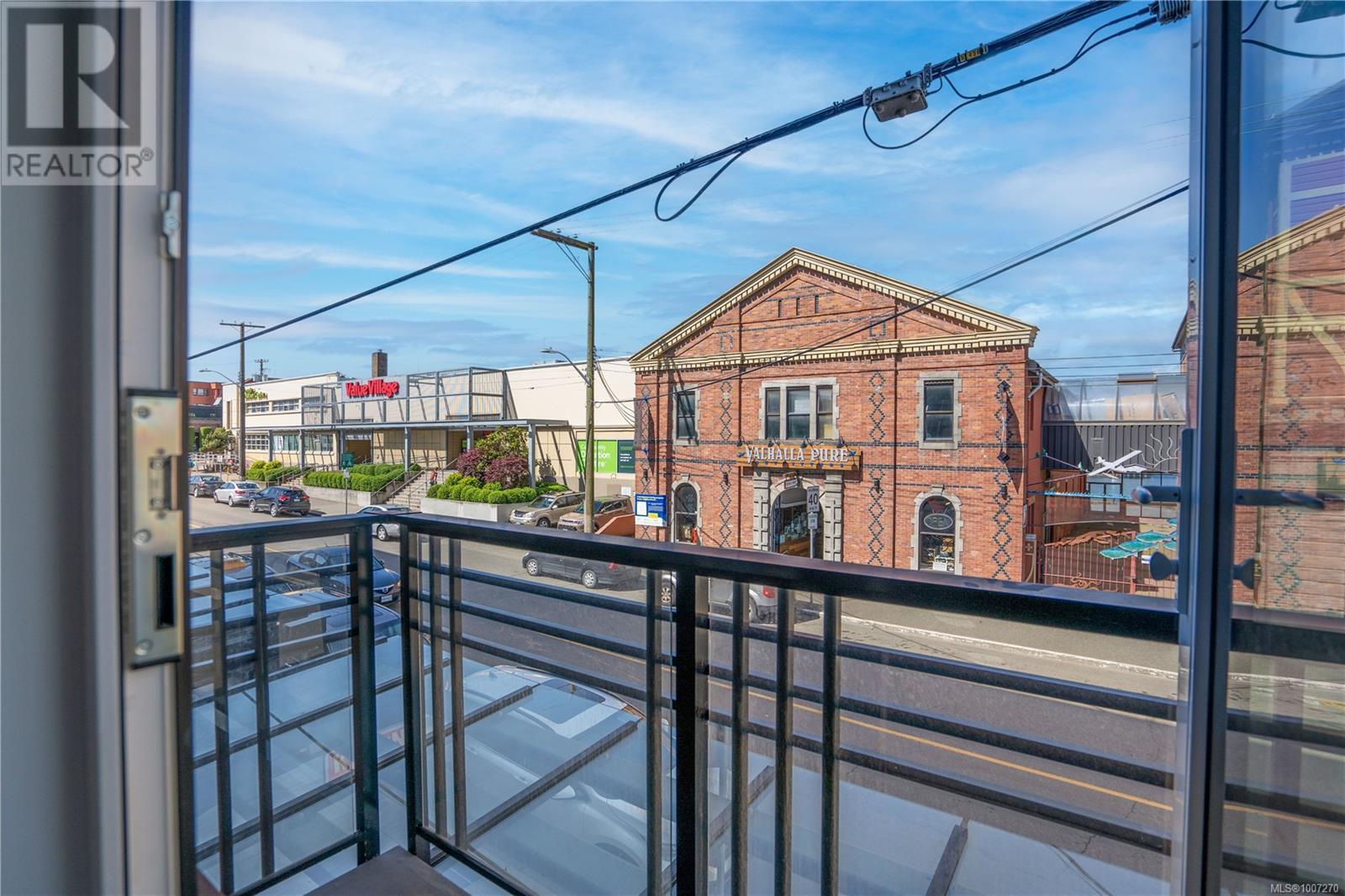 Photo 7 of 201 515 Chatham St, Victoria BC