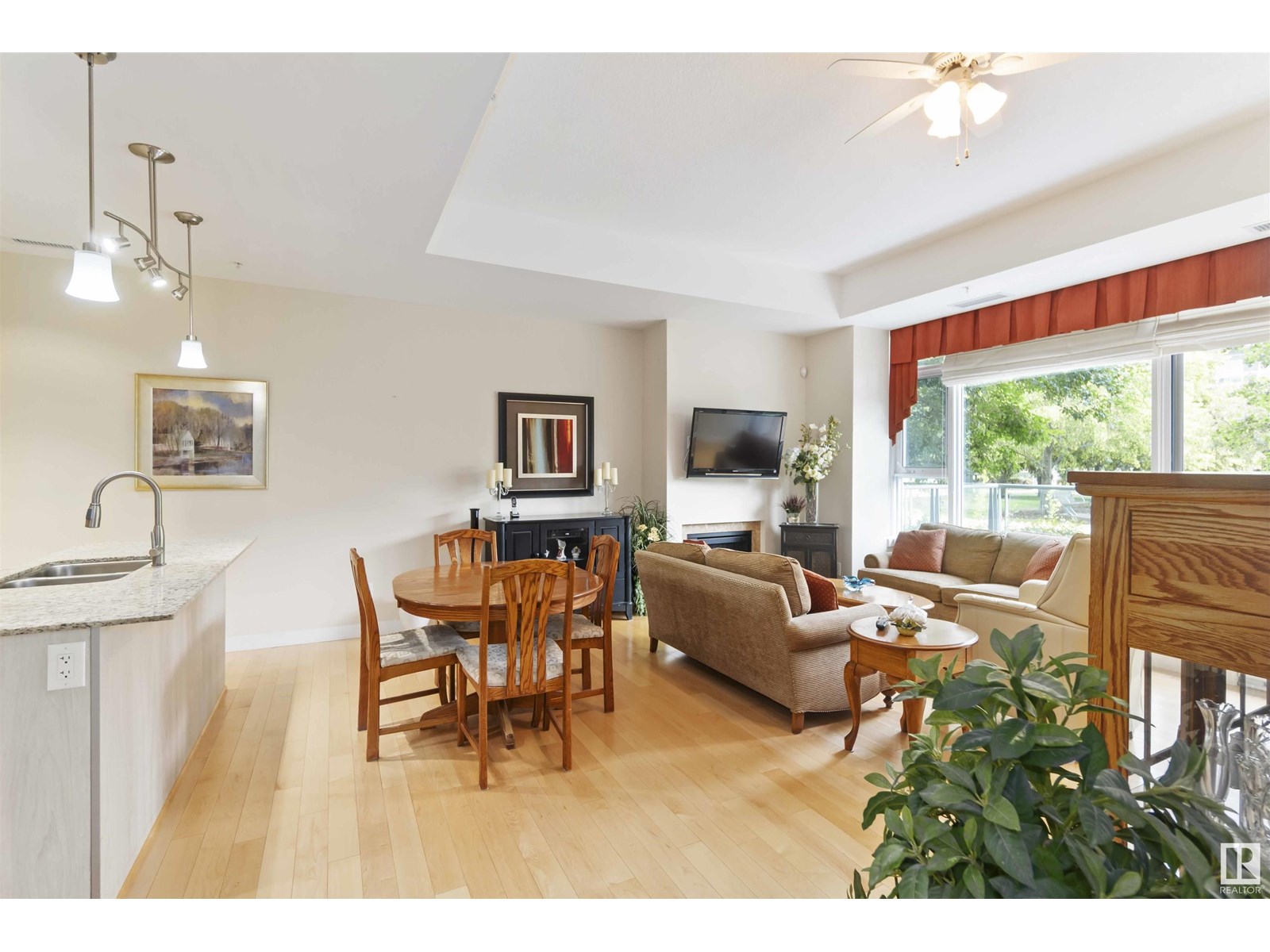 Photo 17 of 108 2504 109 St Nw, Edmonton AB