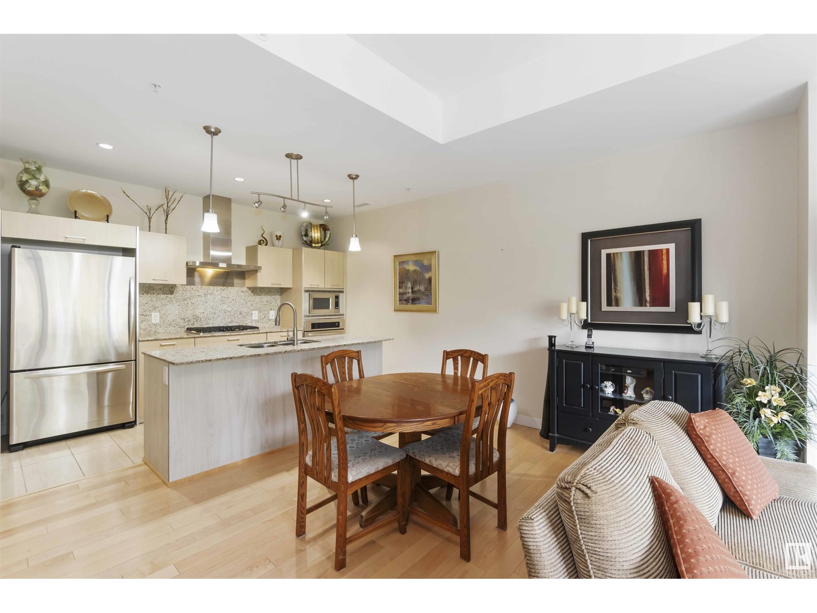 Photo 15 of 108 2504 109 St Nw, Edmonton AB