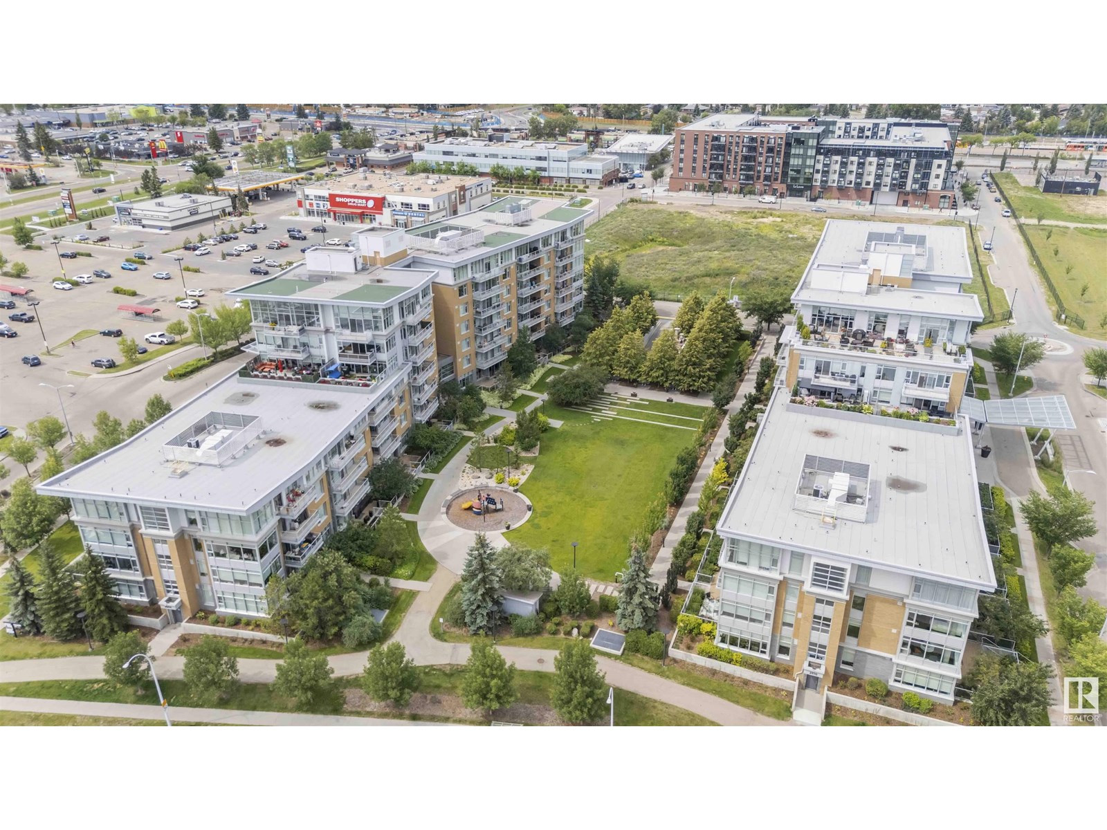 Photo 10 of 108 2504 109 St Nw, Edmonton AB