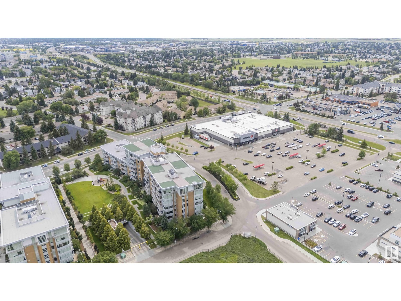 Photo 7 of 108 2504 109 St Nw, Edmonton AB