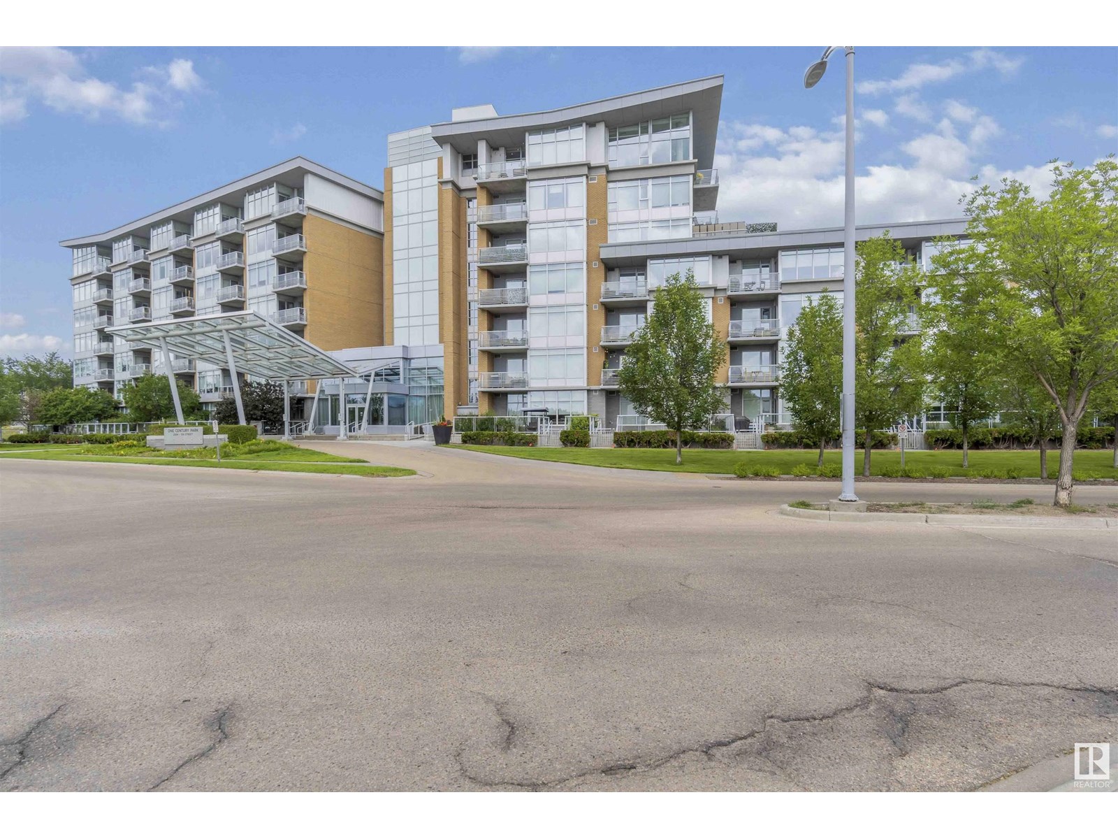 Photo 23 of 108 2504 109 St Nw, Edmonton AB