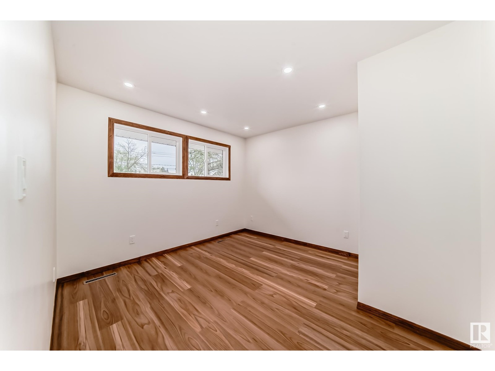 Photo 12 of 10961 157 St Nw, Edmonton AB