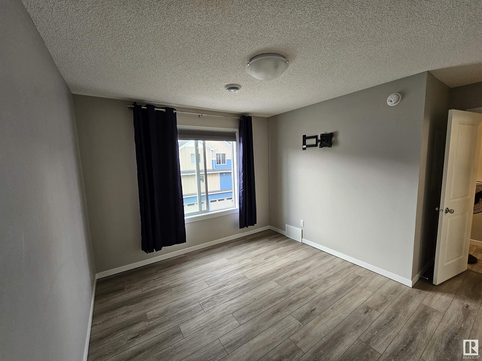 Photo 13 of 17 1110 Daniels Li Sw, Edmonton AB