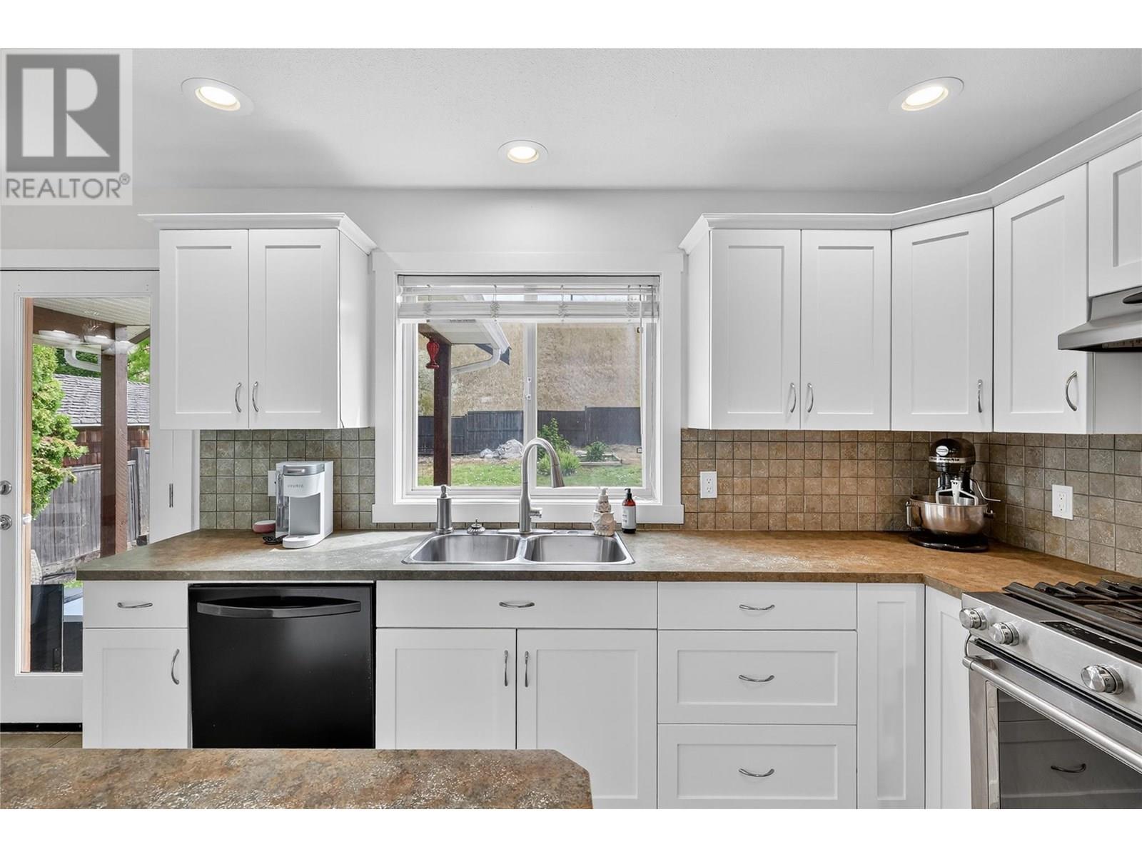  982 Paret Crescent, Kelowna