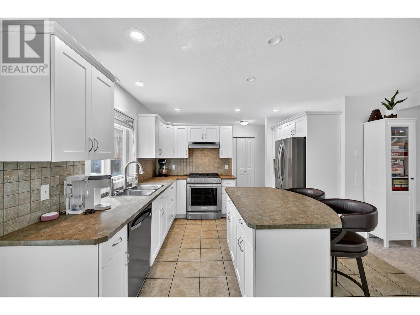  982 Paret Crescent, Kelowna