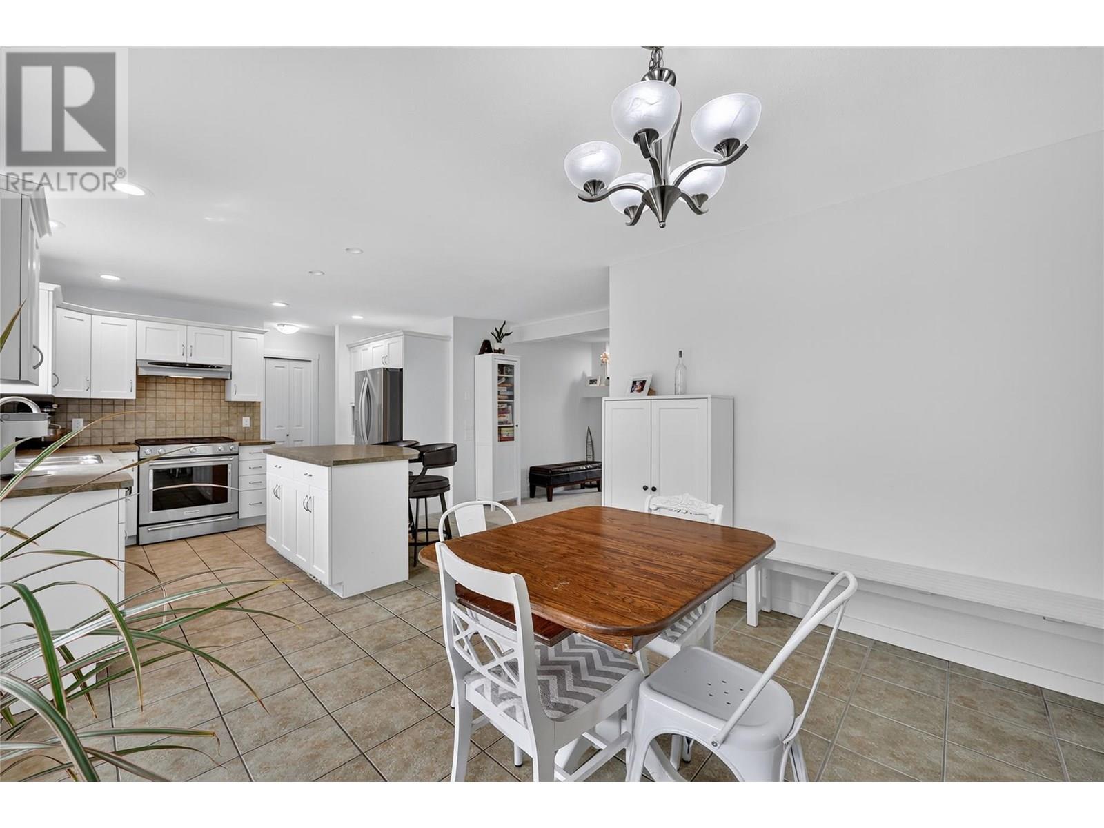  982 Paret Crescent, Kelowna