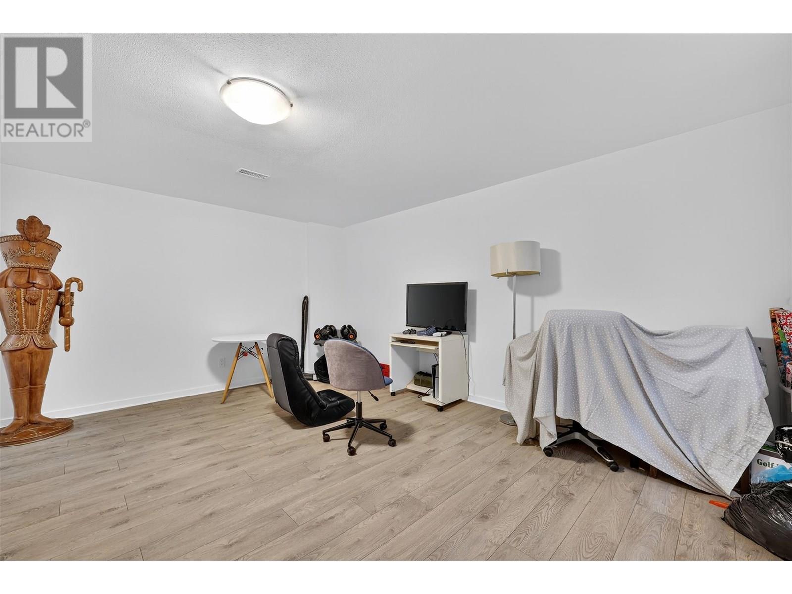  982 Paret Crescent, Kelowna