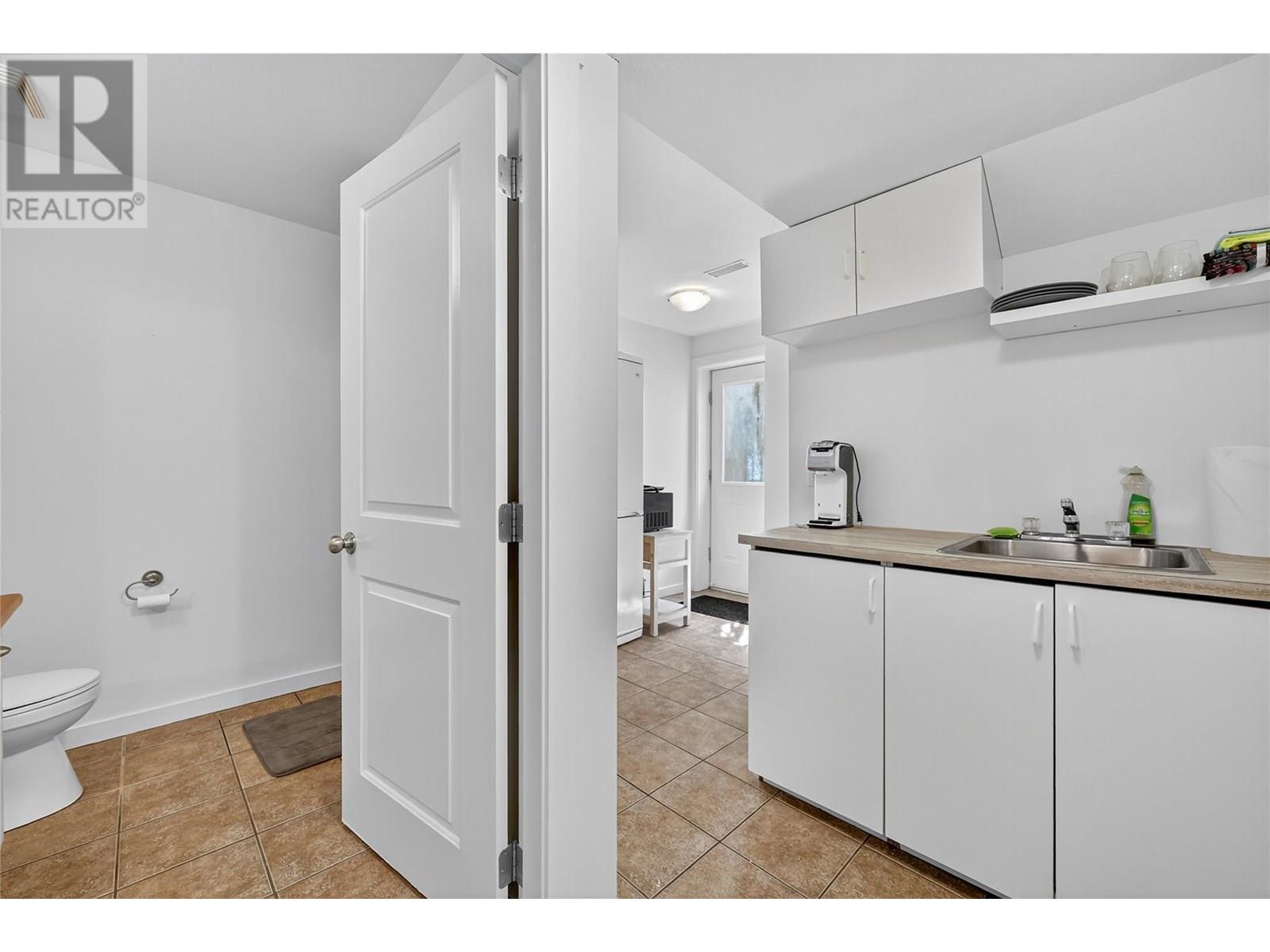  982 Paret Crescent, Kelowna