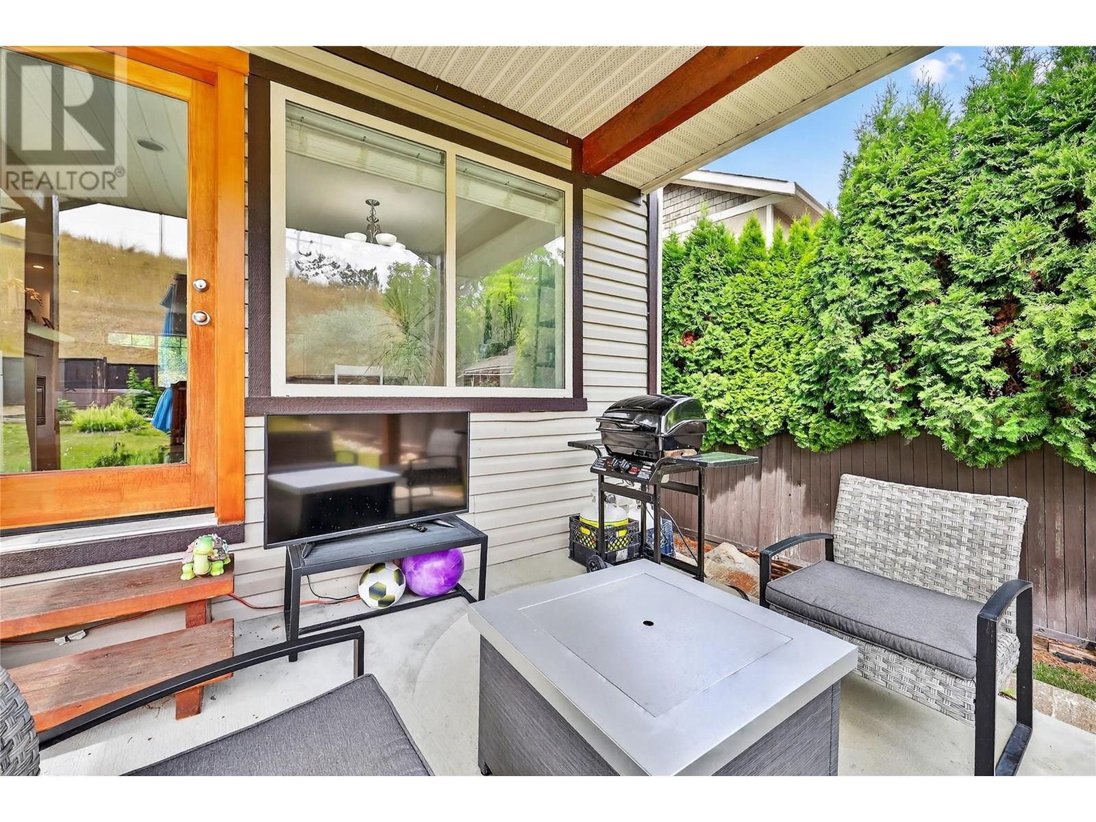  982 Paret Crescent, Kelowna