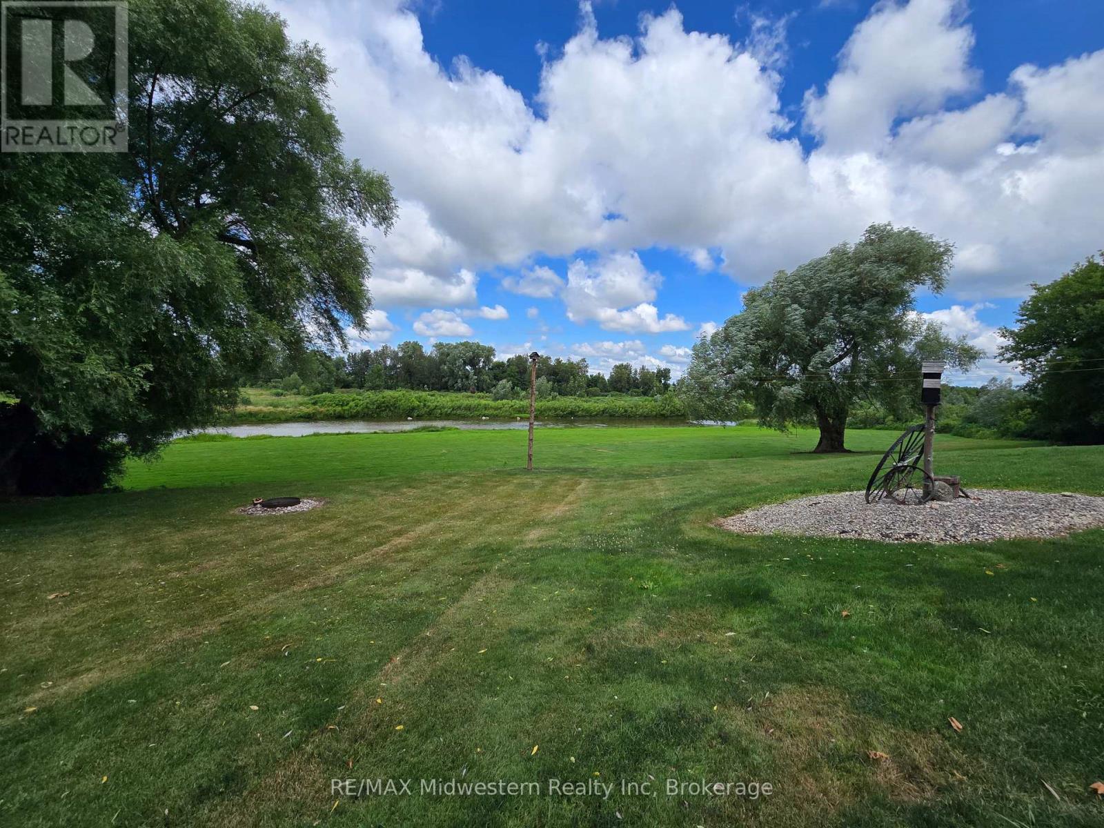 Photo 18 of 2081 John Street E, Howick ON