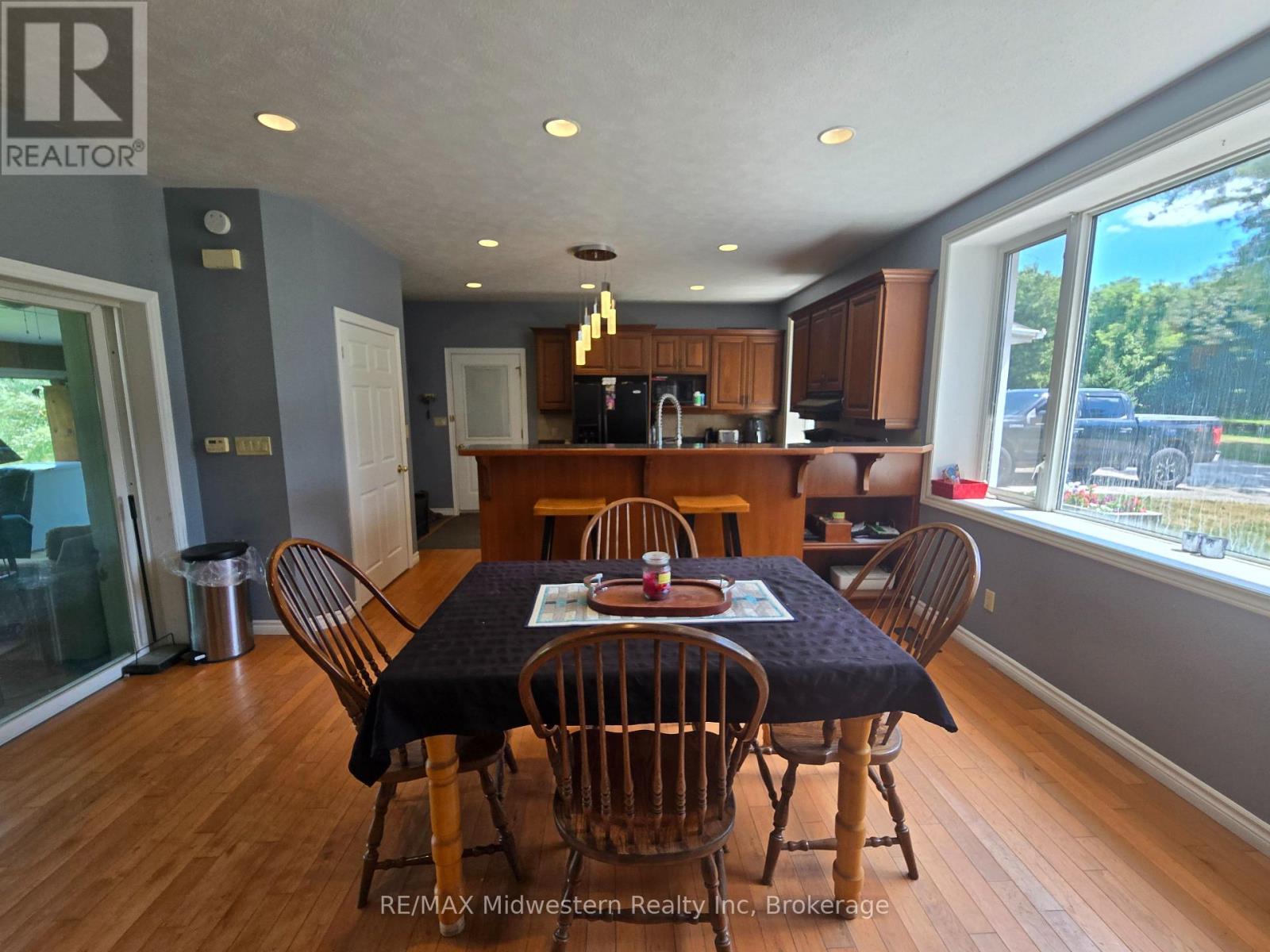 Photo 2 of 2081 John Street E, Howick ON